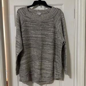 Avenue Women's Heathered Gray Crew Neck Sweater